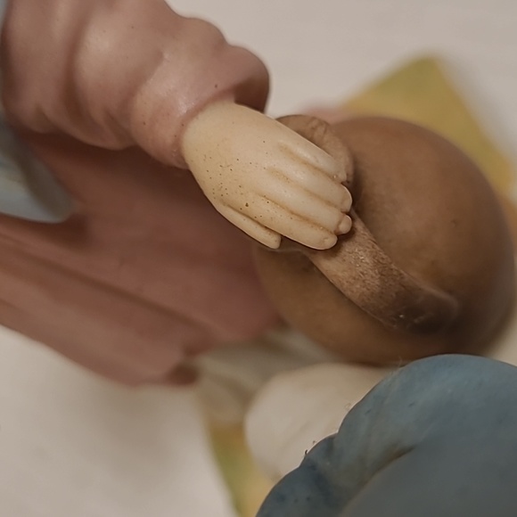 Vintage Home Interior Living Water Figurine - Picture 14 of 16